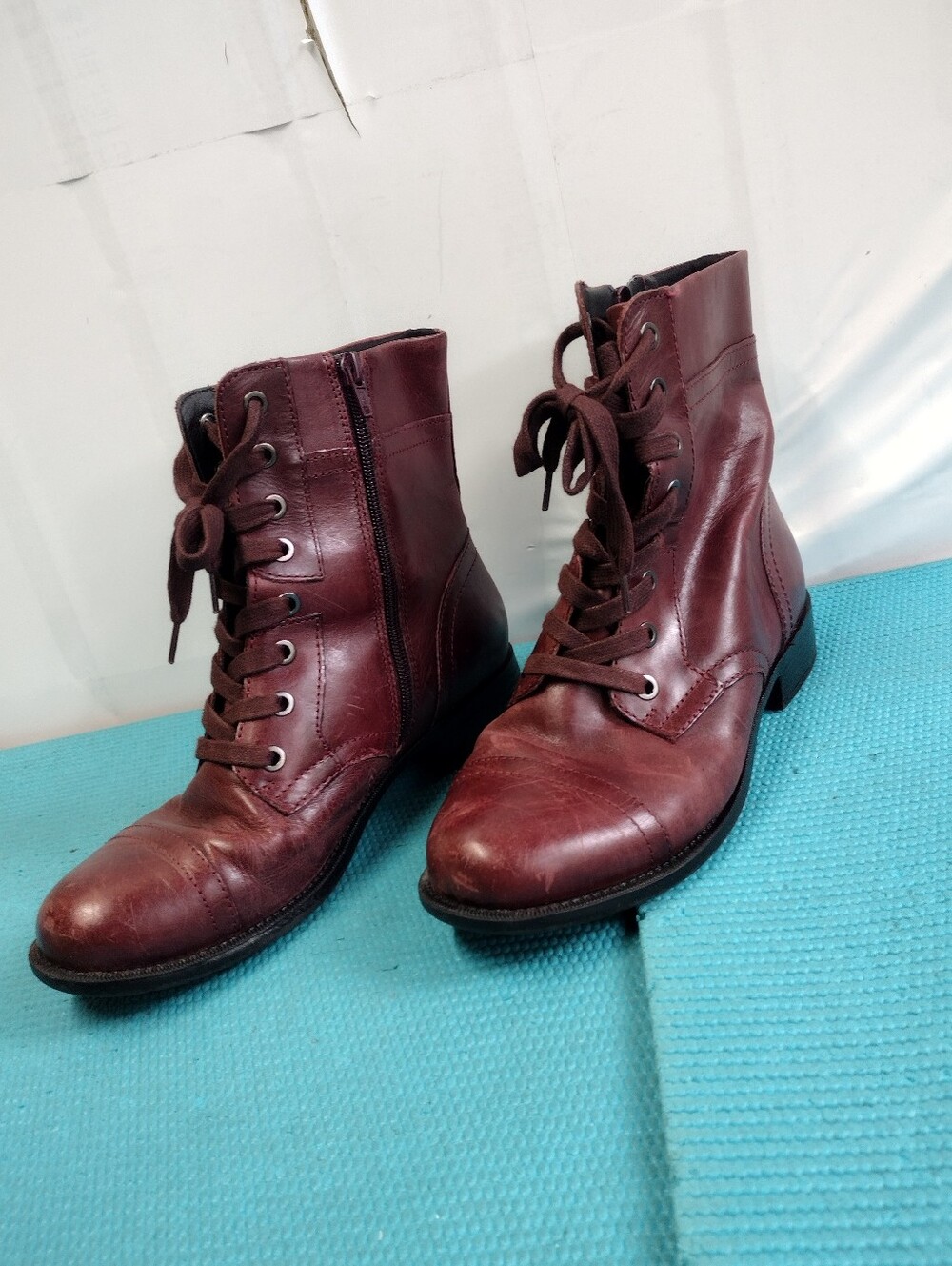 Easy Spirit Women's Burgundy Lace-Up Leather Ankle Boots - 8W